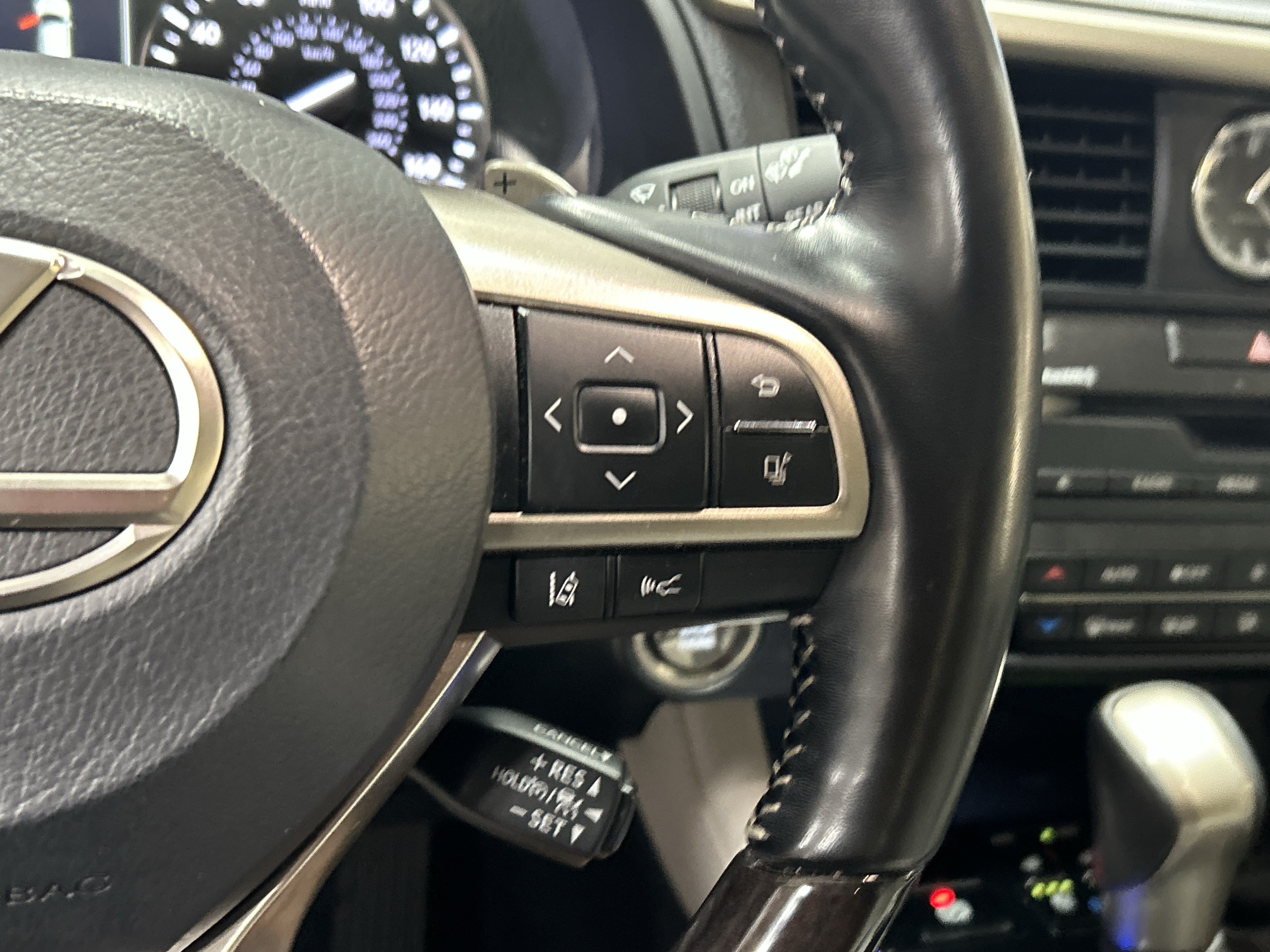 Used 2021 Lexus RX 350L Luxury w/ Accessory Package FWD image 19