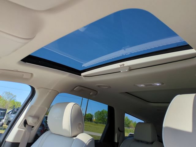 Used 2023 Buick Enclave Avenir w/ Avenir Technology Package FWD image 22