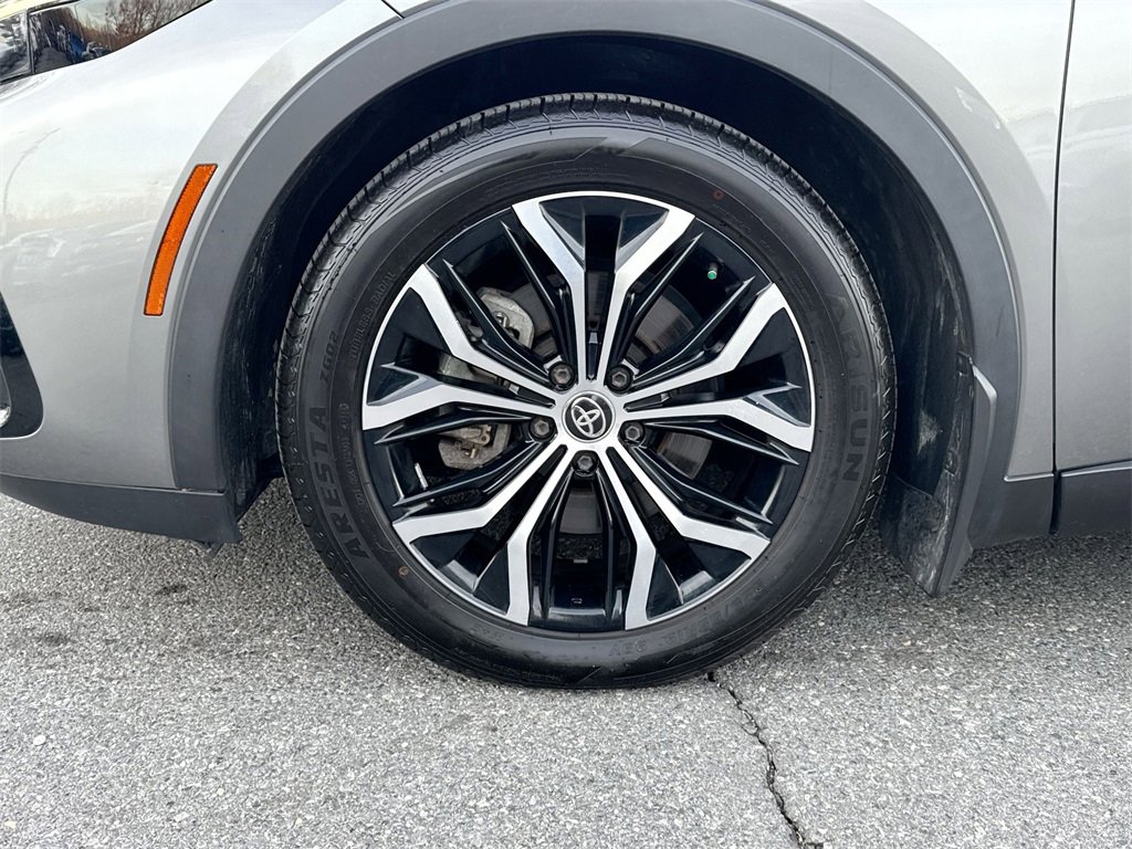 Used 2023 Toyota Crown XLE image 18