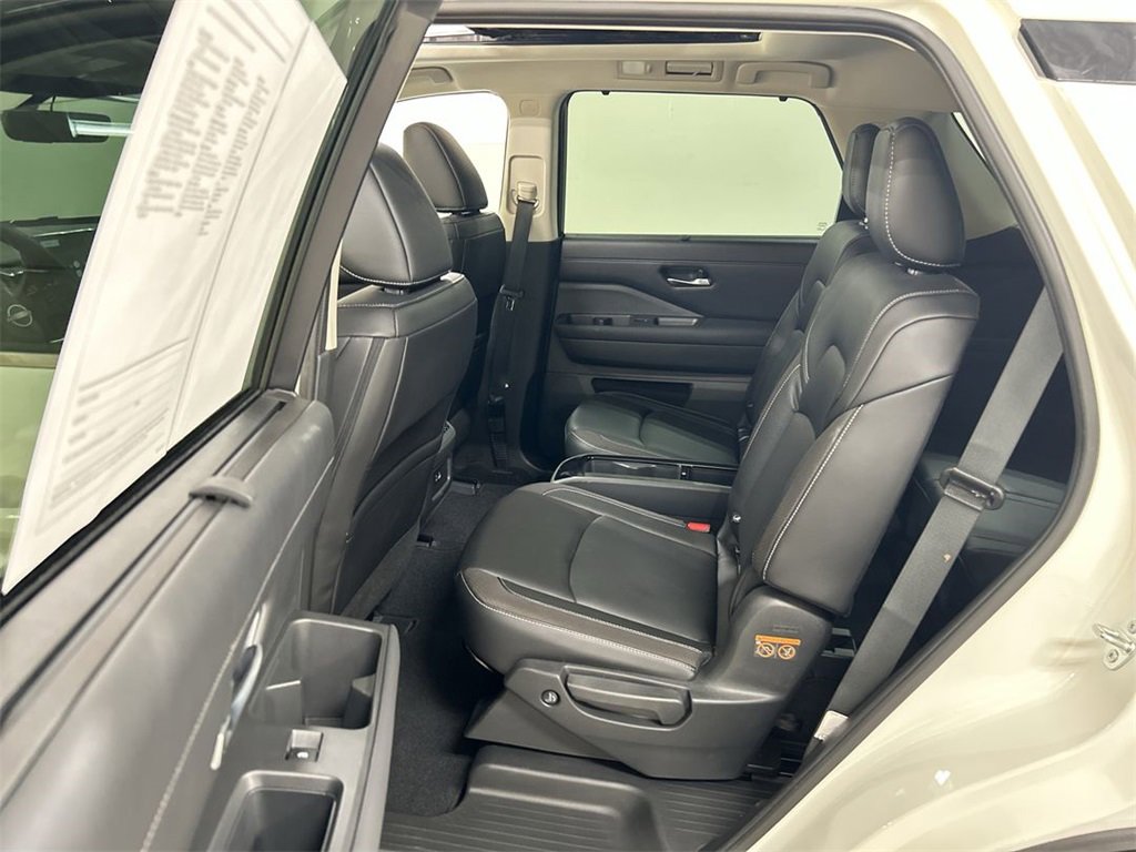 Used 2024 Nissan Pathfinder SL w/ SL Premium Package image 21