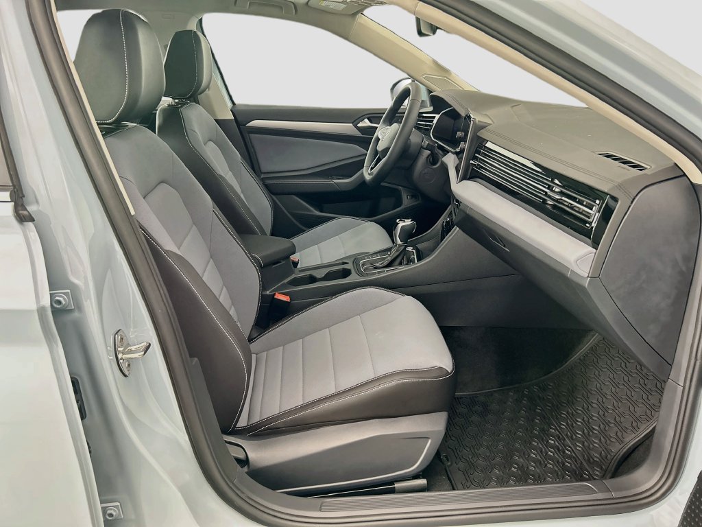 New 2027 Volkswagen Jetta SE FWD image 18
