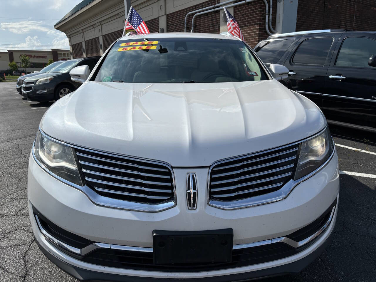 Used 2016 Lincoln MKX Select w/ Select Plus Package image 2