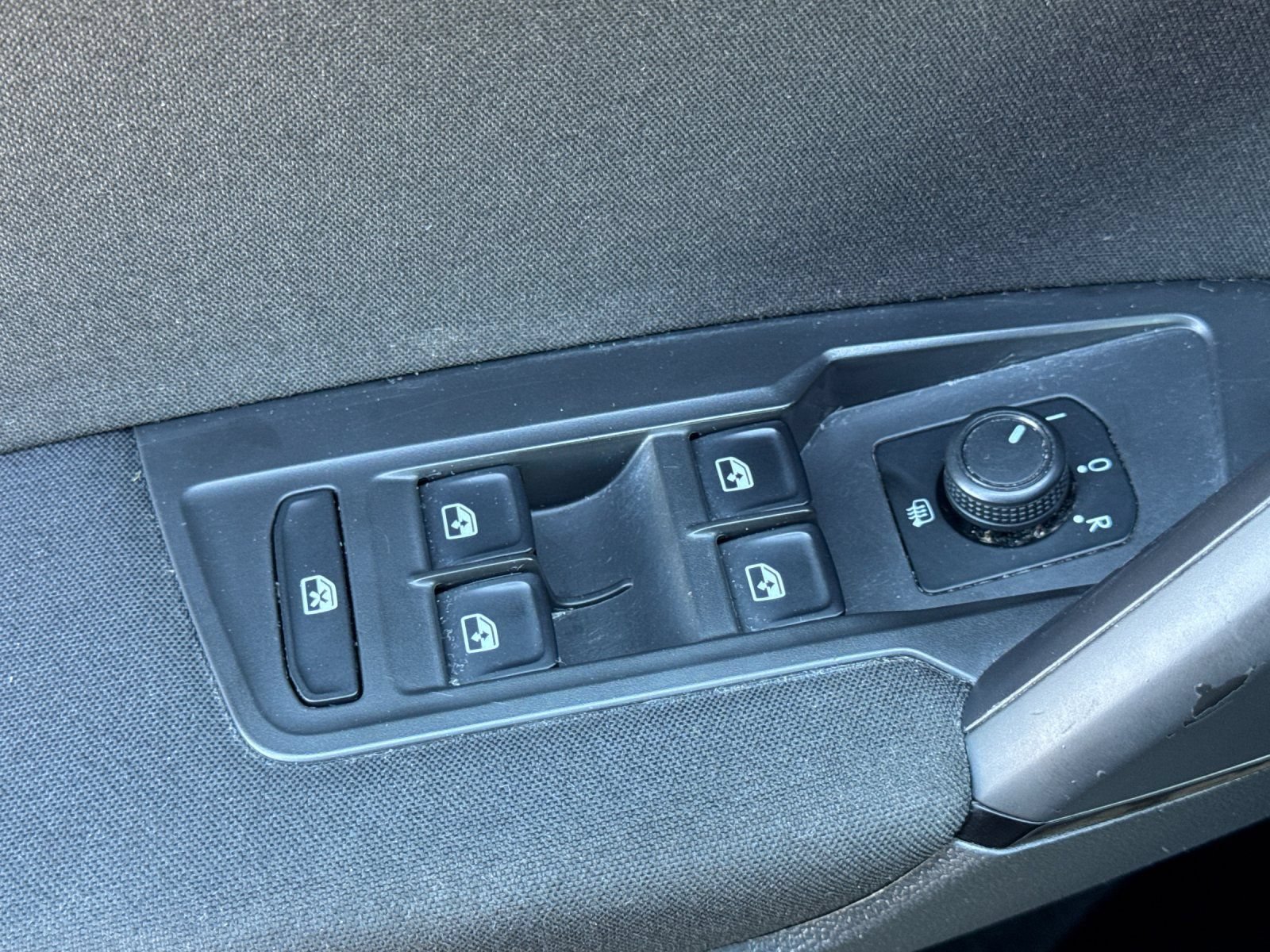Used 2019 Volkswagen Tiguan S w/ 3rd Row Seat Package AWD/4WD image 12