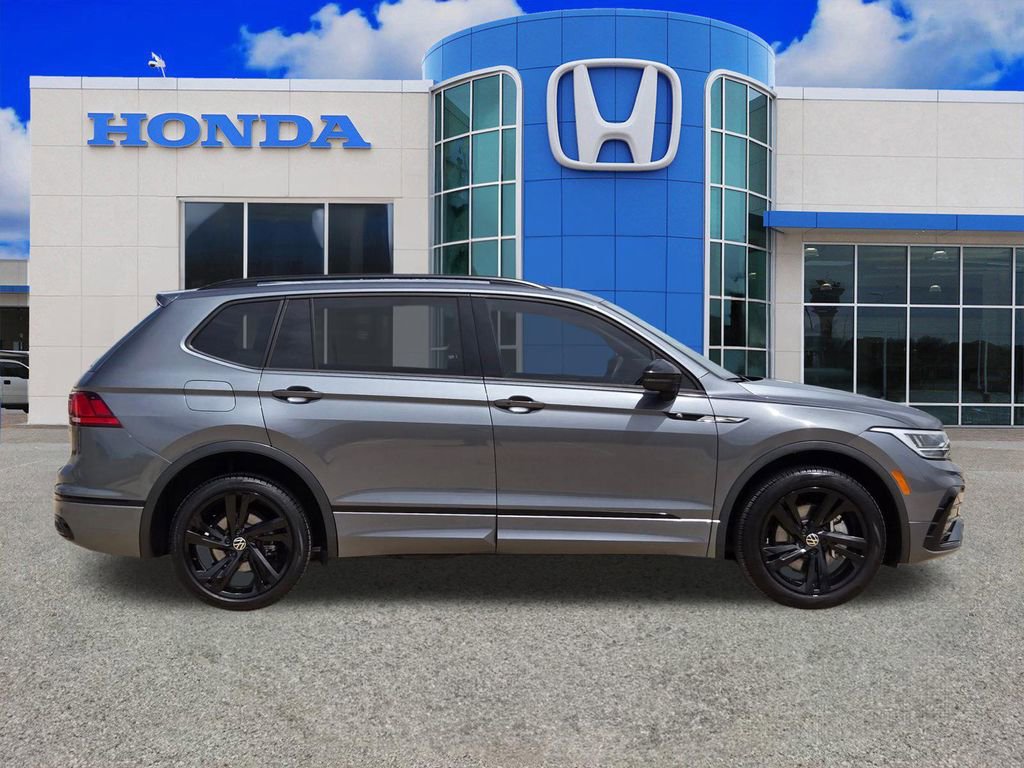 Used 2023 Volkswagen Tiguan SE R-Line FWD image 2