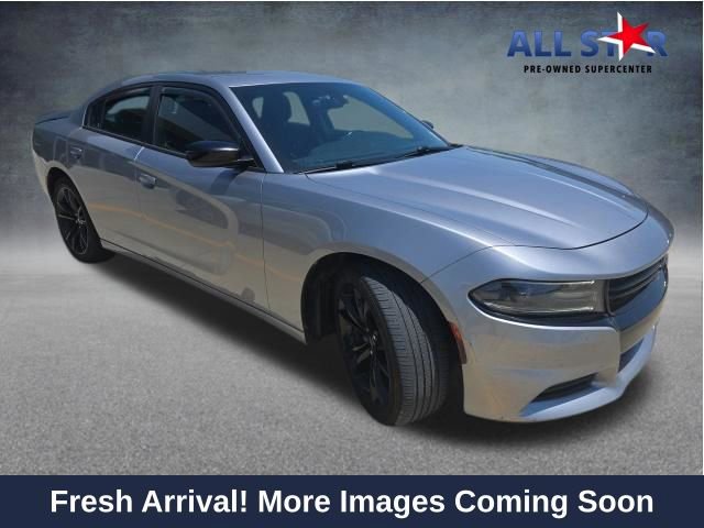 Used 2018 Dodge Charger SXT w/ Blacktop Package RWD image 1
