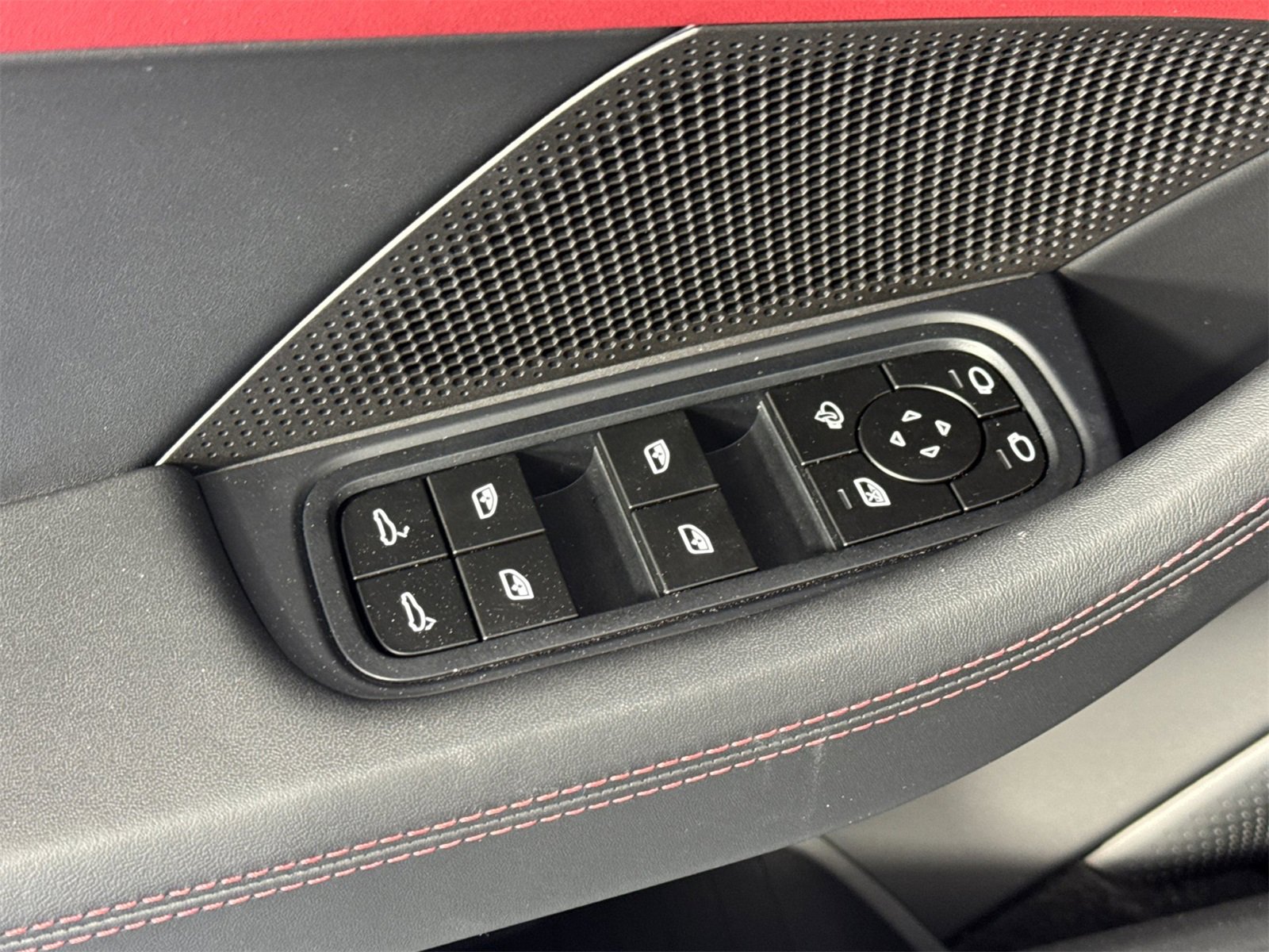 Certified 2025 Porsche Panamera image 13