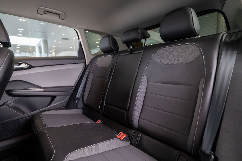 Used 2022 Volkswagen Taos SE image 27