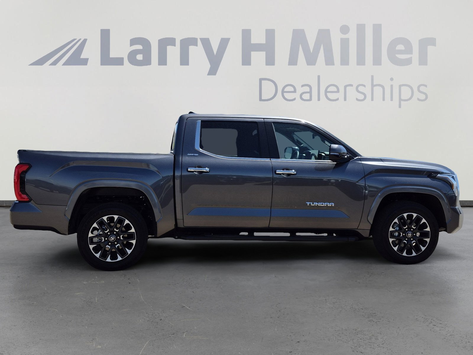 Used 2025 Toyota Tundra Limited image 6