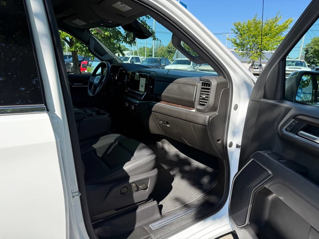 Used 2026 GMC Sierra 1500 SLT AWD/4WD image 16