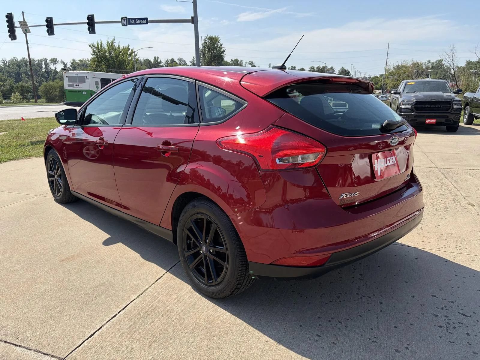 Used 2015 Ford Focus SE w/ SE Cold Weather Package FWD image 6