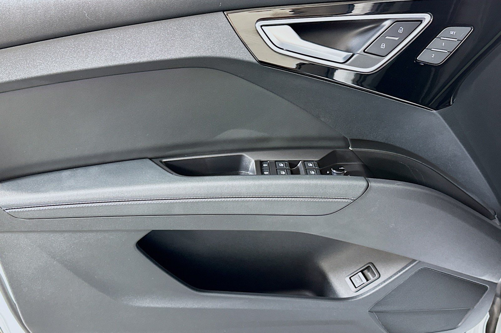 Used 2024 Audi Q4 e-tron Premium Plus w/ Premium Plus AWD/4WD image 21