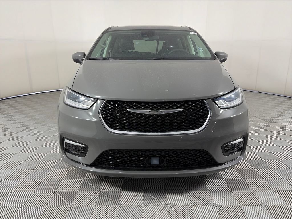 Used 2023 Chrysler Pacifica Touring-L FWD video 2