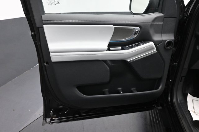 Certified 2025 Ford Expedition Max Platinum w/ Driver's Package AWD/4WD image 20