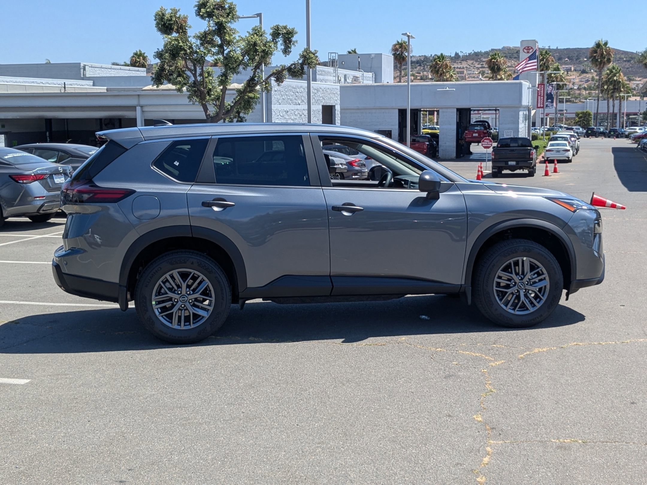New 2026 Nissan Rogue S image 4