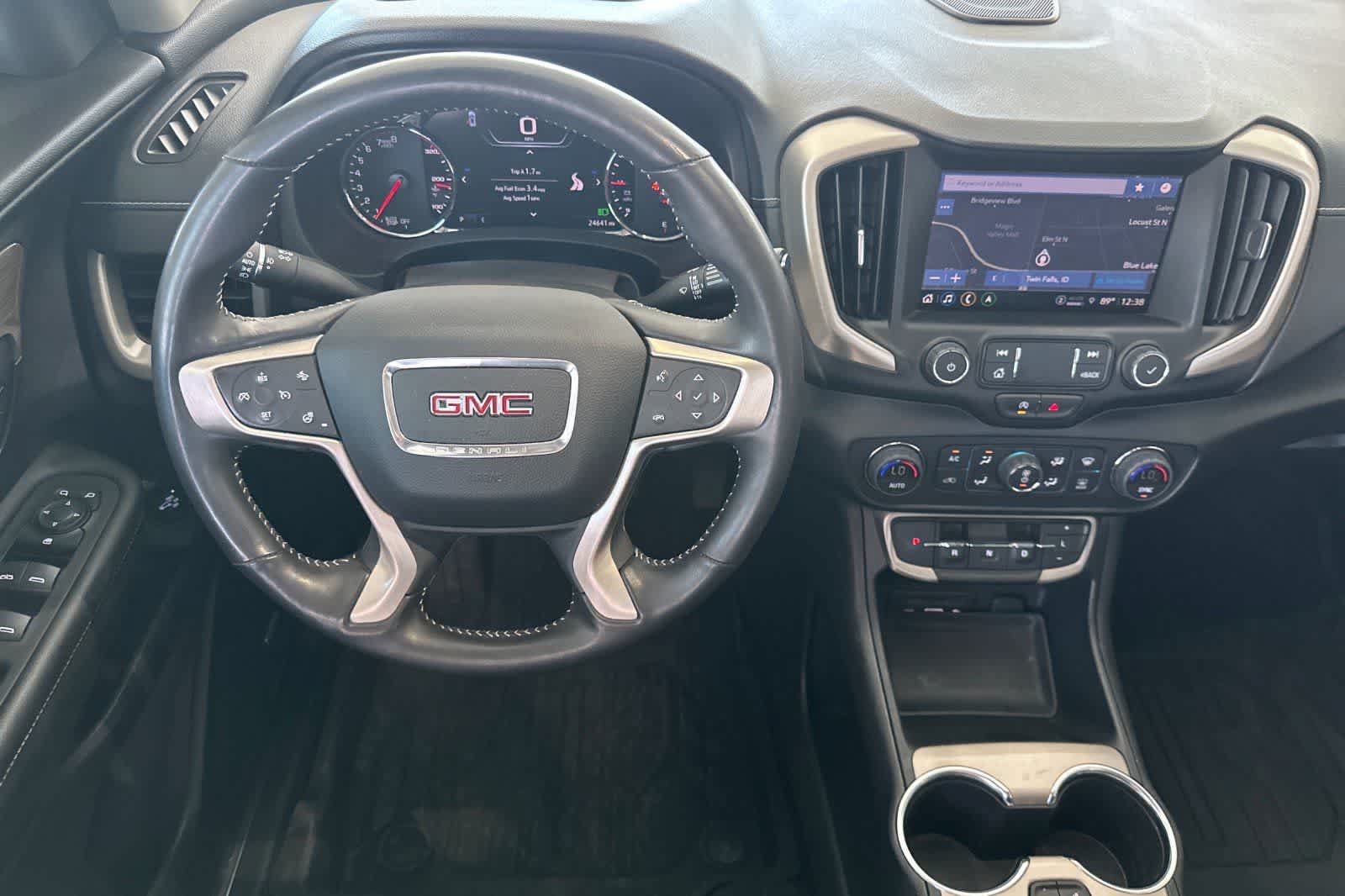 Used 2022 GMC Terrain Denali w/ Denali Premium Package AWD/4WD image 14
