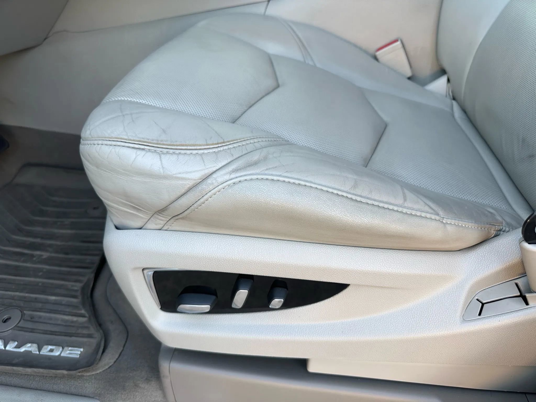 Used 2015 Cadillac Escalade Luxury image 34