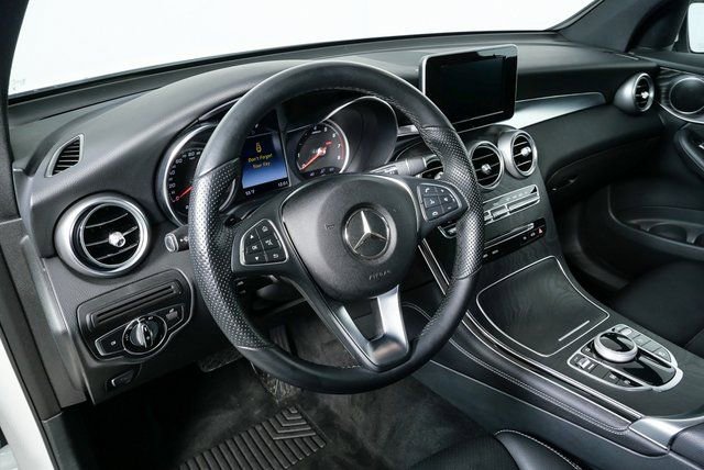 Used 2017 Mercedes-Benz GLC 300 image 4