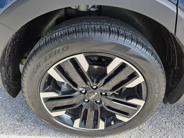 Used 2025 Kia Telluride SX w/ SX Captain's Chair Package FWD image 21
