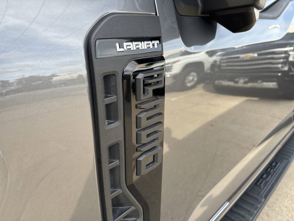 Used 2025 Ford F250 Lariat w/ Lariat Ultimate Package AWD/4WD image 36