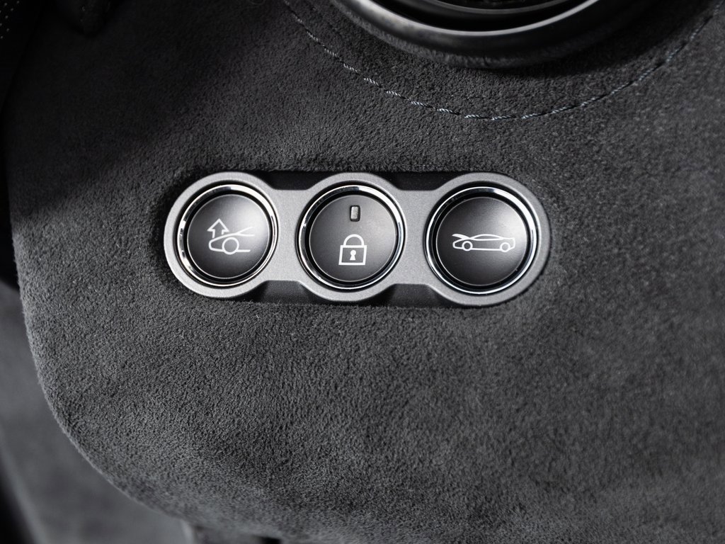 Used 2024 McLaren 750S image 24
