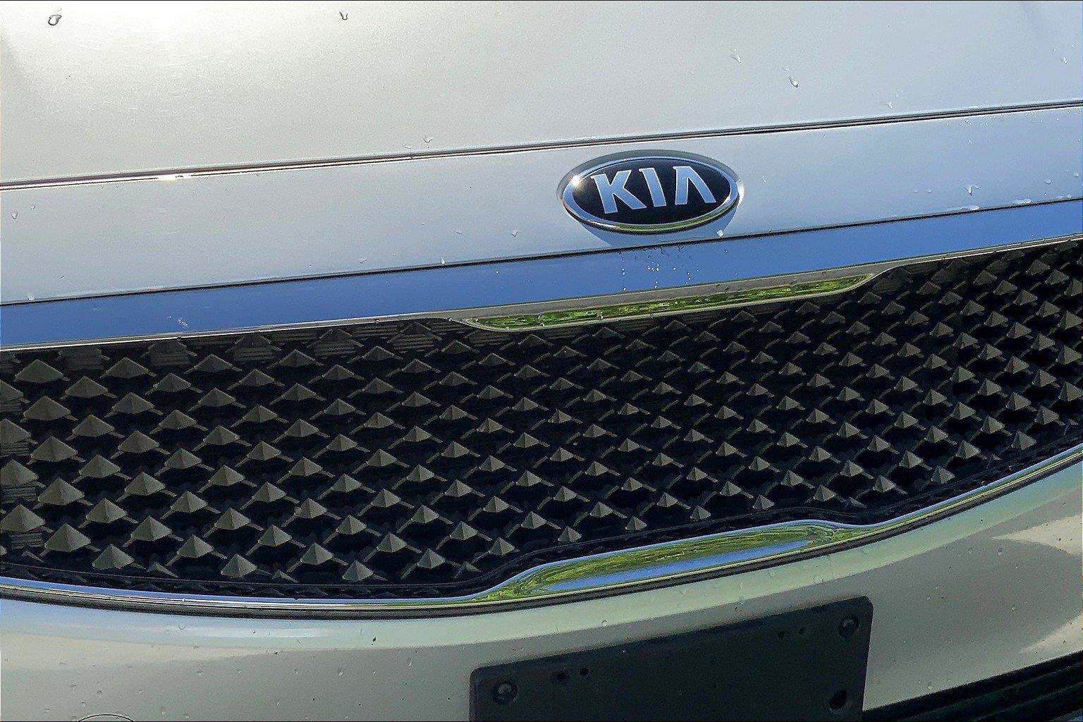 Used 2018 Kia Cadenza Premium w/ Luxury Package FWD image 31