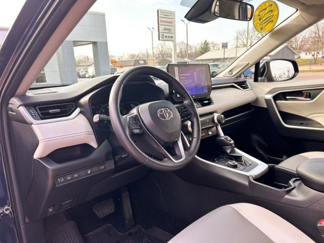 Used 2023 Toyota RAV4 XLE Premium image 31