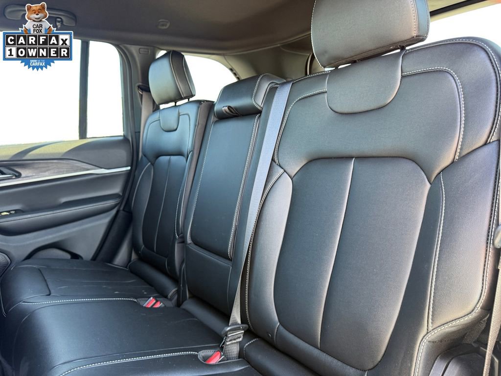 Used 2024 Jeep Grand Cherokee Limited image 14