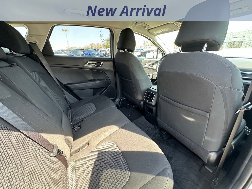 Used 2025 Kia Sportage LX image 6