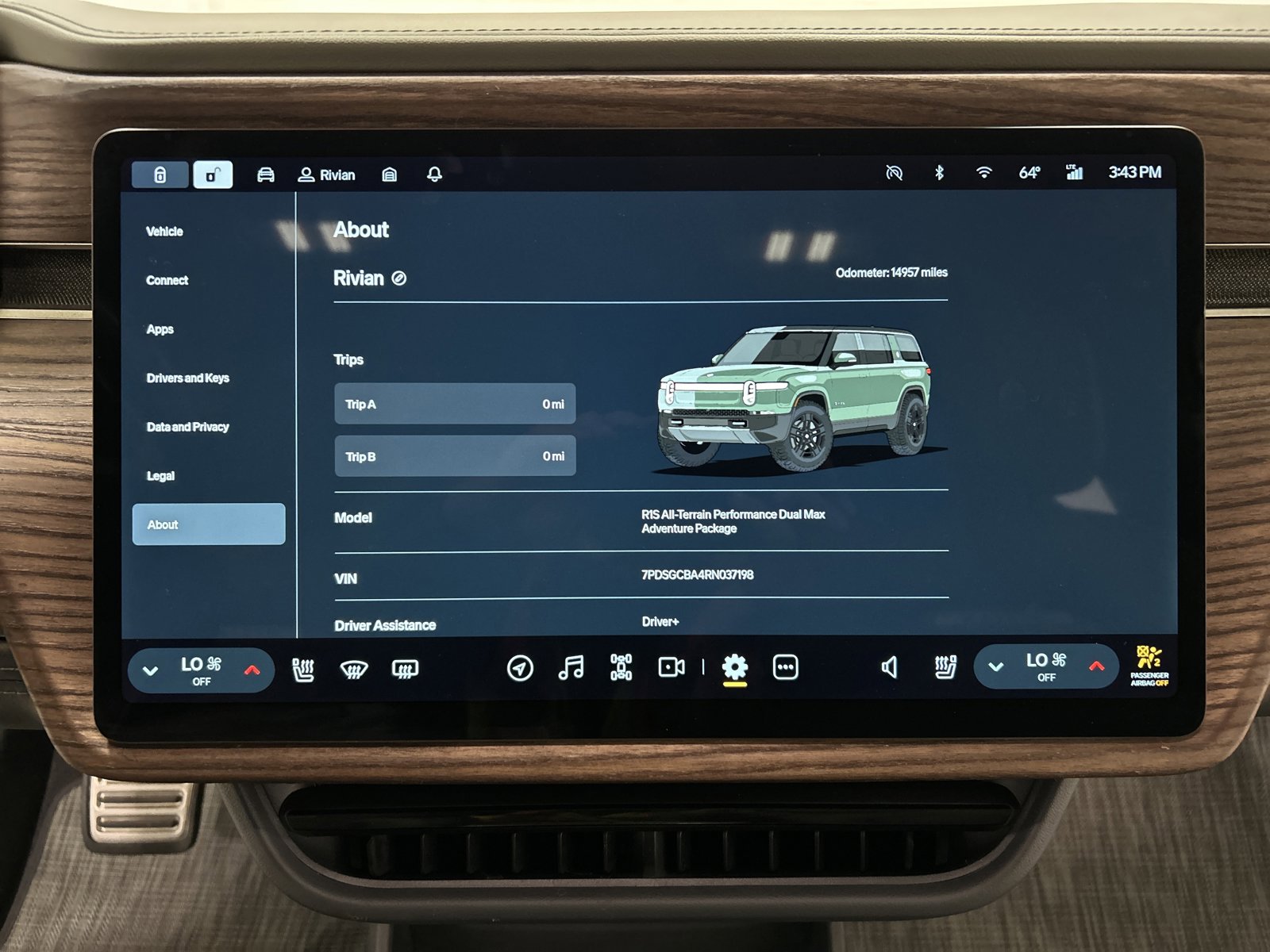 Used 2024 Rivian R1S Adventure AWD/4WD image 29