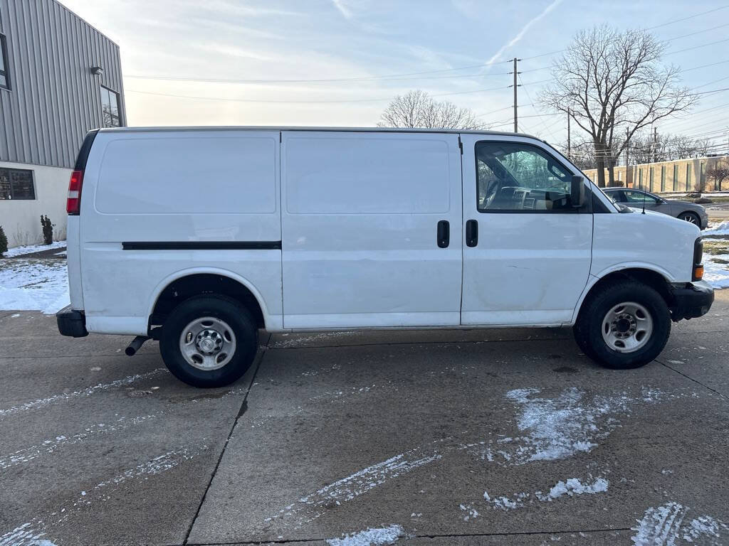 Used 2016 Chevrolet Express 2500 RWD image 8