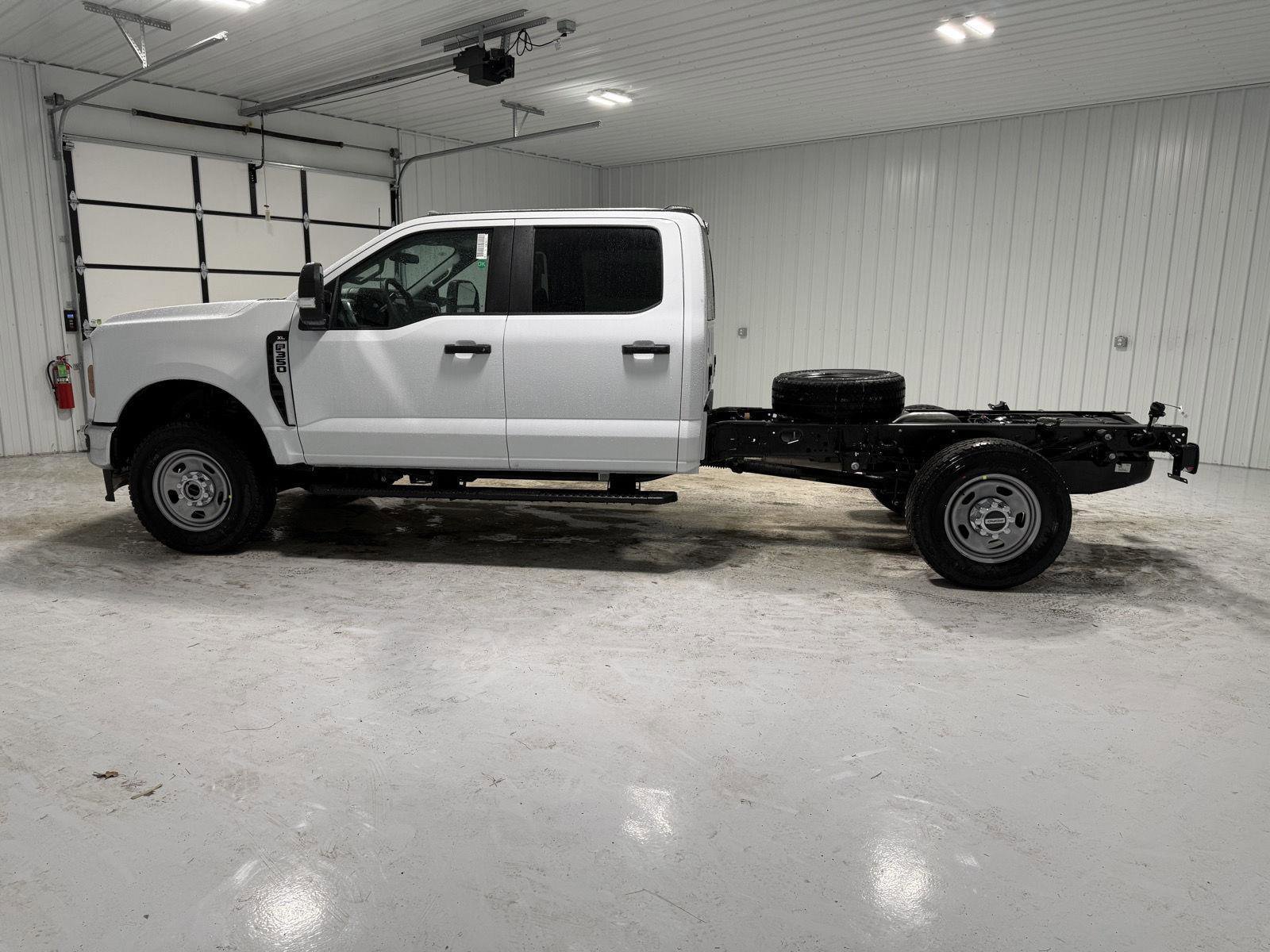 New 2026 Ford F350 XL w/ XL Chrome Package image 4