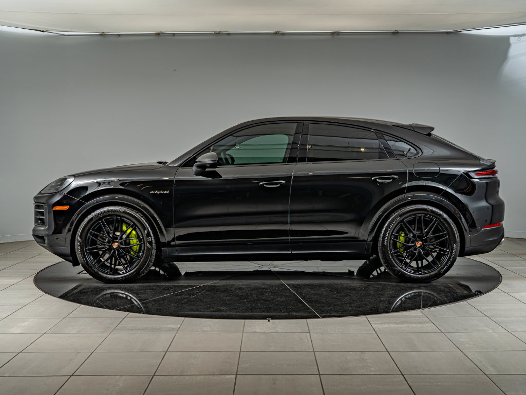 Certified 2025 Porsche Cayenne E-Hybrid Coupe AWD/4WD image 2
