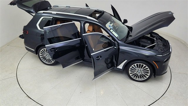 Used 2025 BMW X7 xDrive40i w/ Executive Package image 88