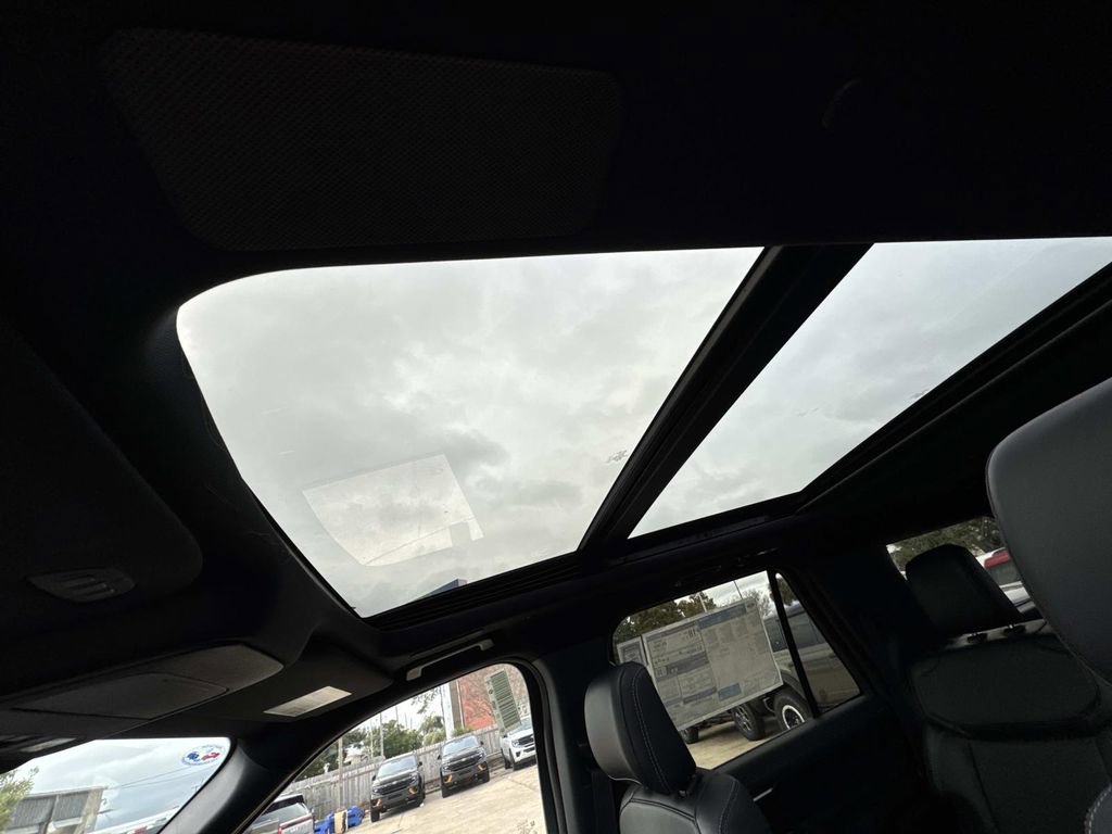 New 2025 Ford Expedition Platinum w/ Stealth Performance Package image 10