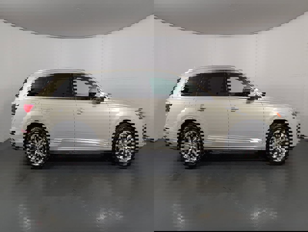 Certified 2025 Audi Q7 2.0T Premium Plus w/ Premium Plus Package image 40