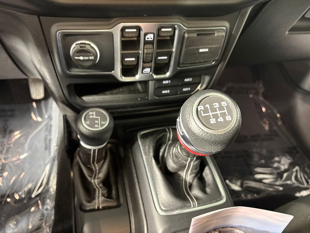 Used 2020 Jeep Gladiator Overland AWD/4WD image 19