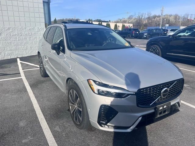 Used 2023 Volvo XC60 B5 Plus w/ Climate Package image 3