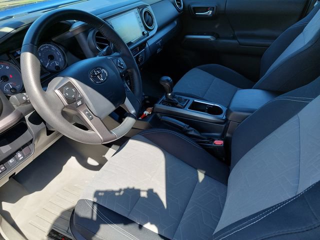 Used 2023 Toyota Tacoma TRD Off-Road w/ Technology Package AWD/4WD image 9