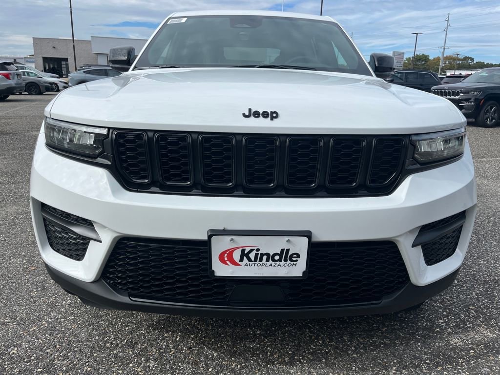 New 2025 Jeep Grand Cherokee Altitude image 2