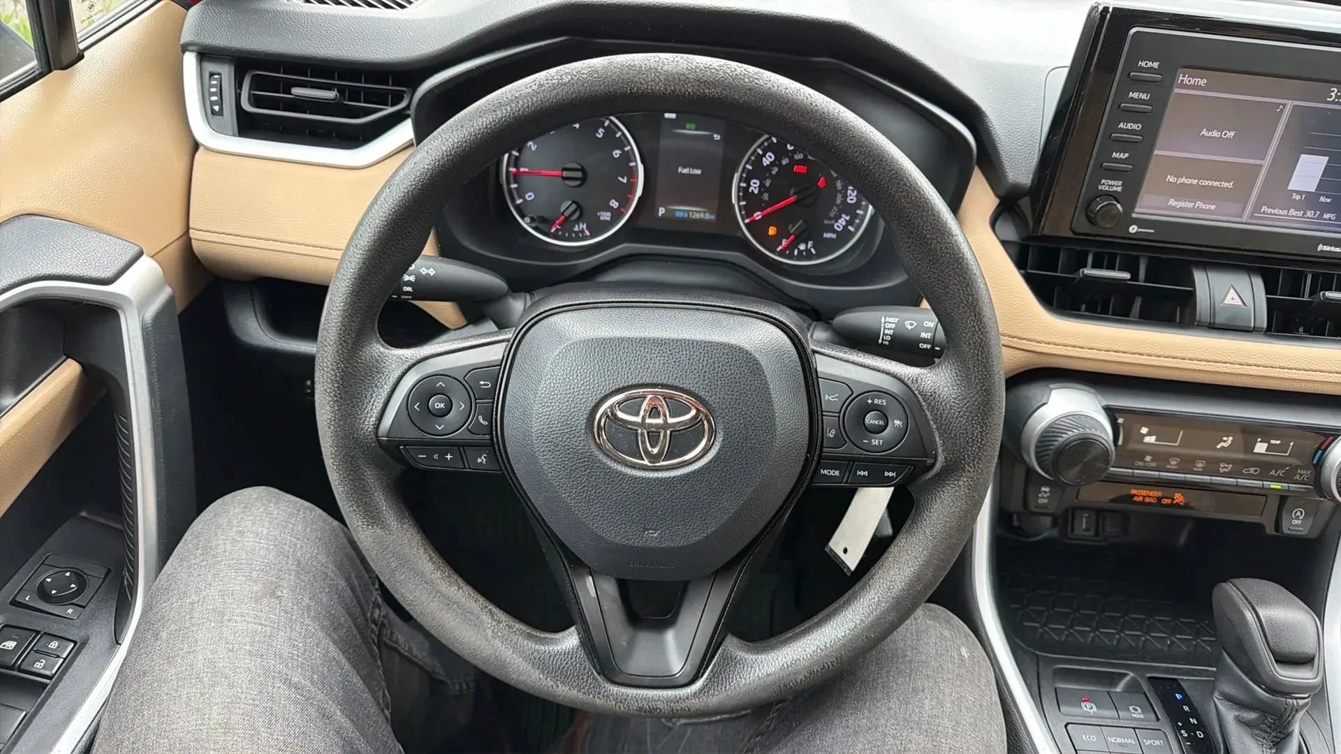 Used 2022 Toyota RAV4 LE AWD/4WD image 10