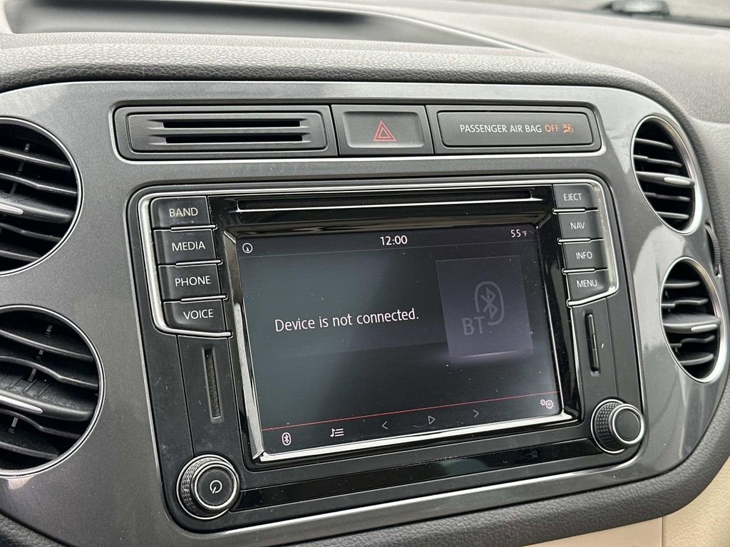 Used 2016 Volkswagen Tiguan SE image 11