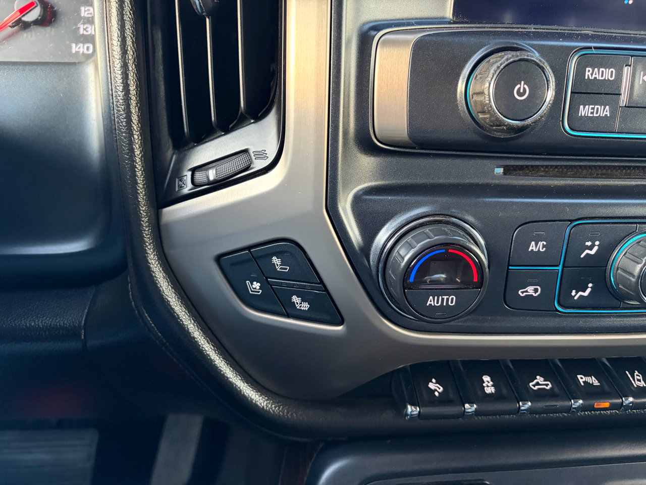 Used 2018 GMC Sierra 3500 Denali w/ Duramax Plus Package image 30