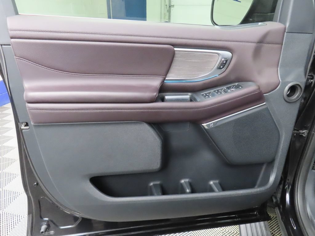 Used 2025 Ford Expedition Max Platinum w/ Platinum Ultimate Package AWD/4WD image 77