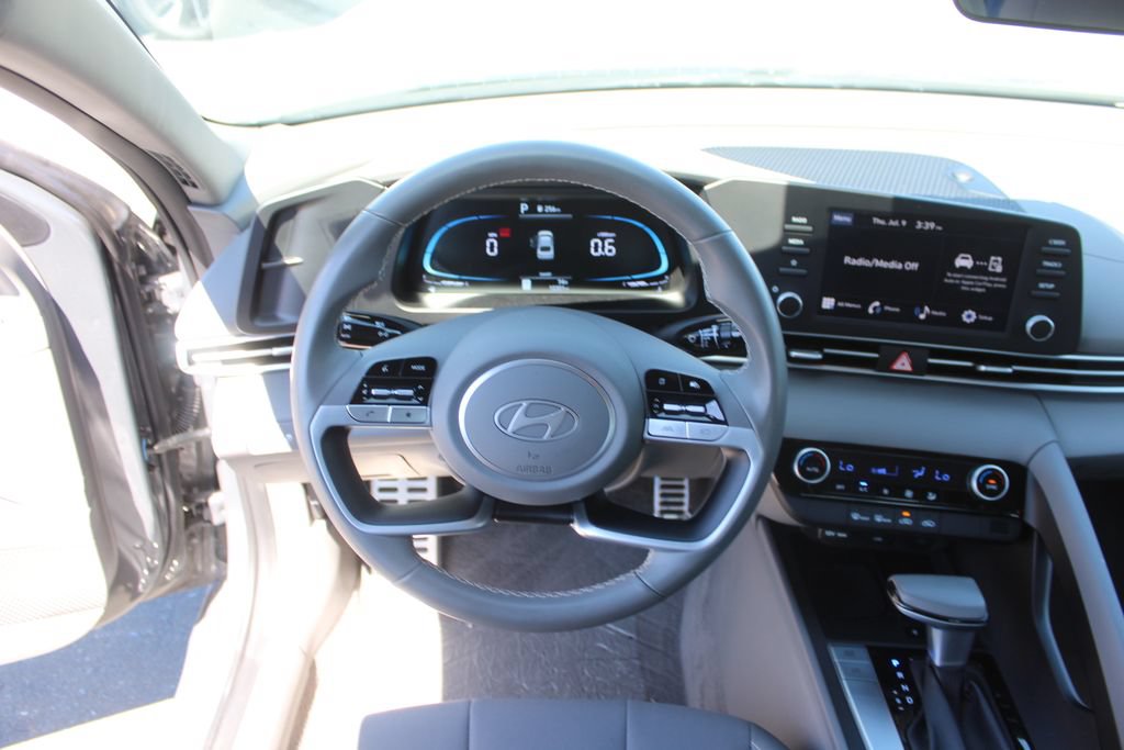 Used 2025 Hyundai Elantra Sport FWD image 15