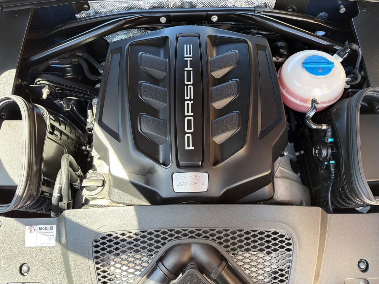 Used 2015 Porsche Macan S AWD/4WD image 45