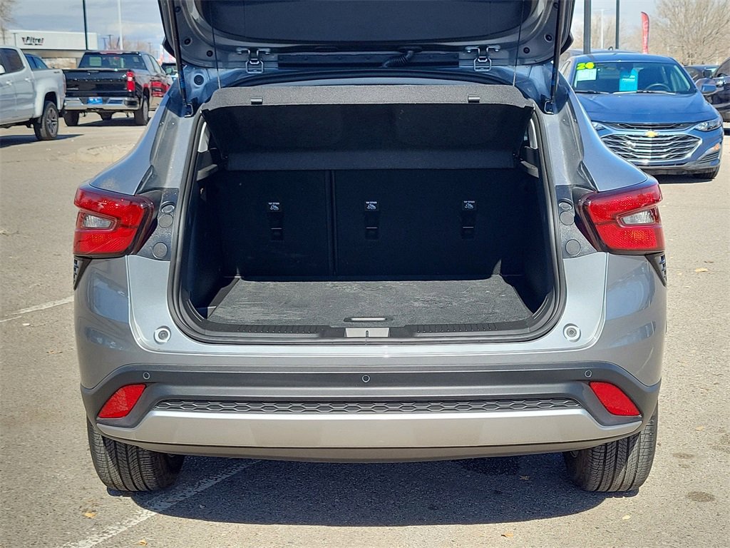 Certified 2025 Chevrolet Trax LT w/ Driver Confidence Package image 11