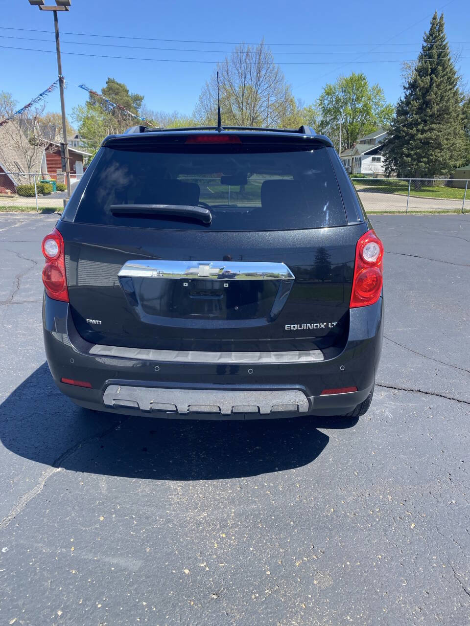 Used 2010 Chevrolet Equinox LT w/ Chrome Appearance Package image 2