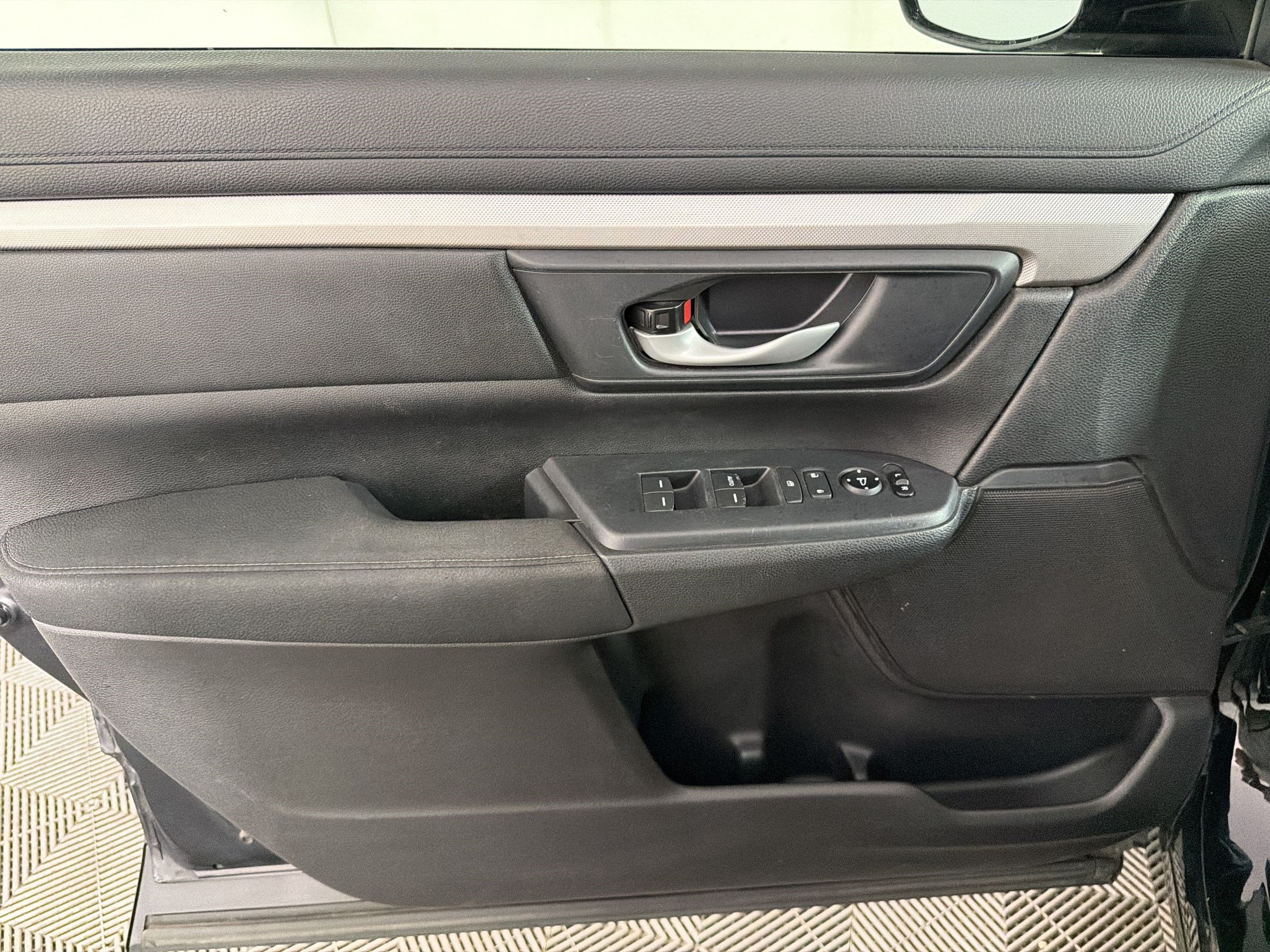 Used 2017 Honda CR-V LX image 13