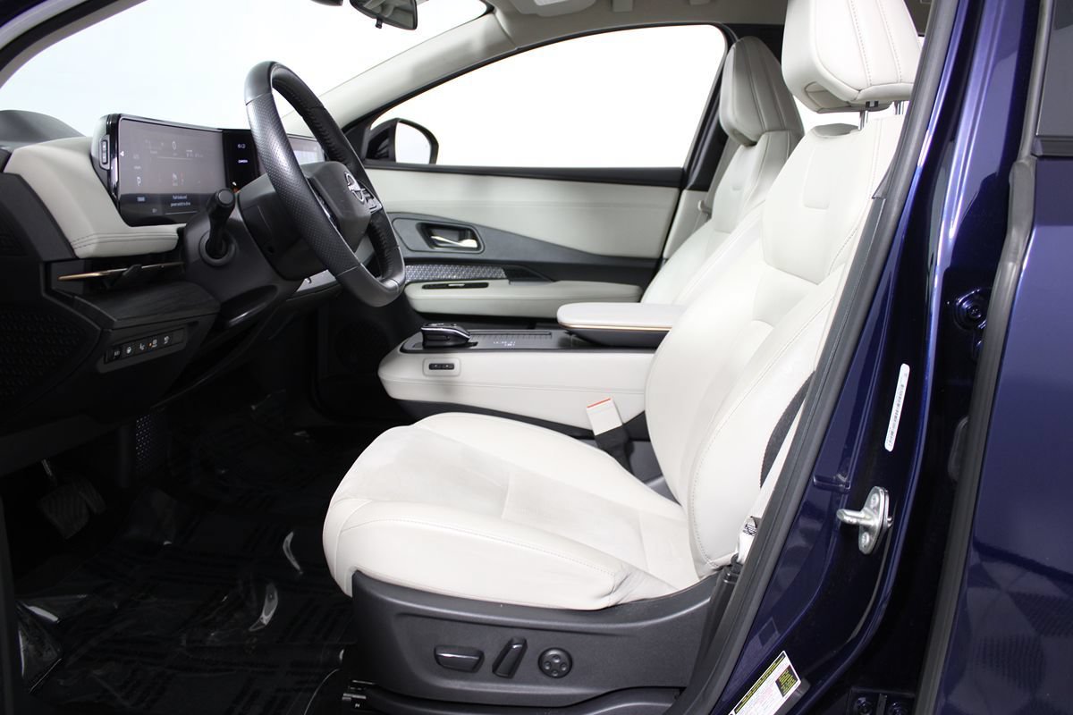 Used 2023 Nissan Ariya AWD image 8