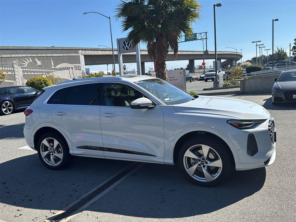 Certified 2025 Audi Q5 Premium Plus AWD/4WD image 5